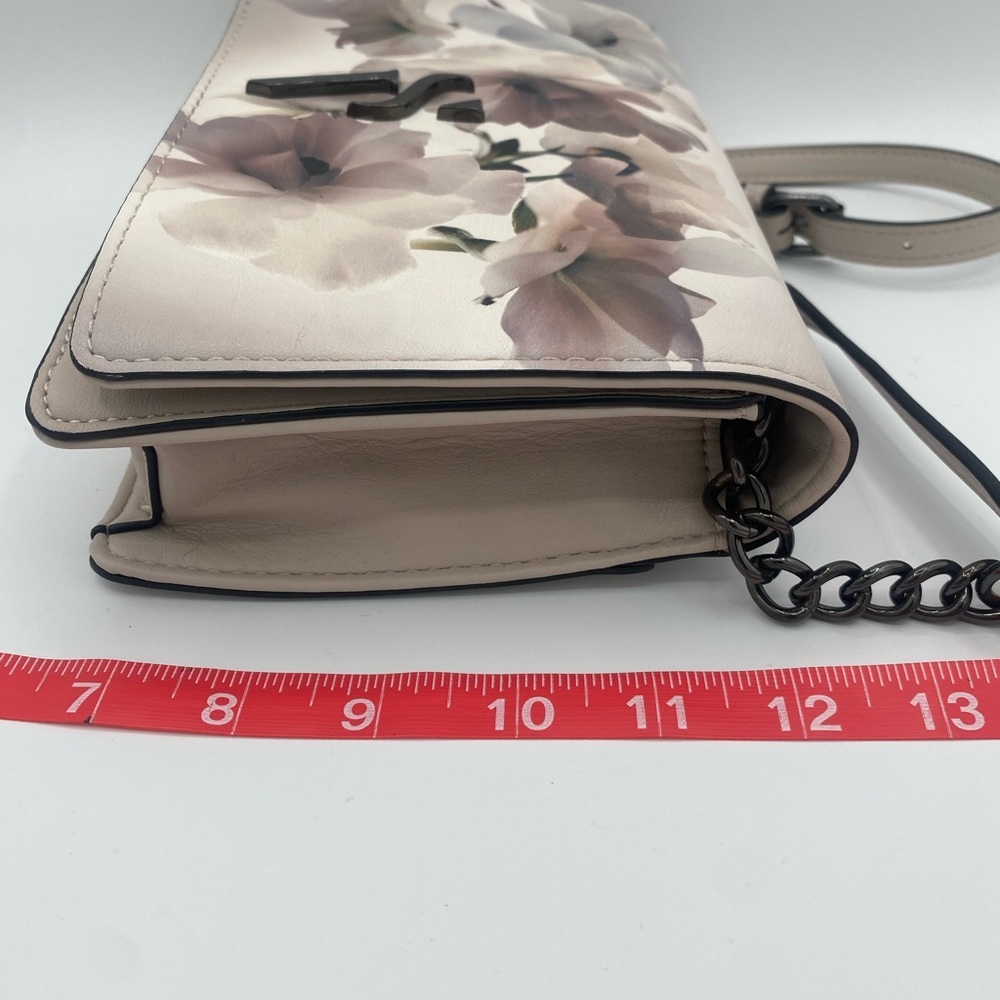 Simply Vera Wang Floral Pattern Handbag EUC - Picture 5 of 9